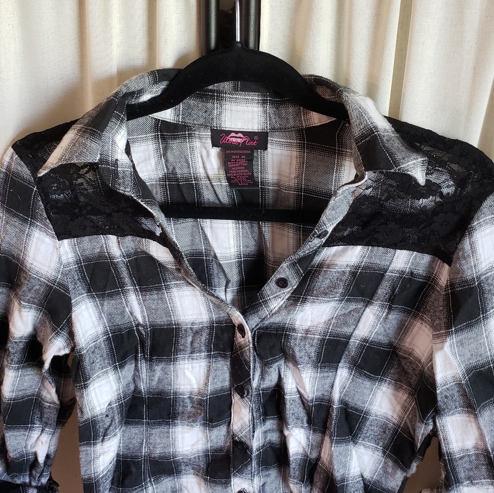 Ultra Flirt size medium black/white plaid lace top - Picture 3 of 4